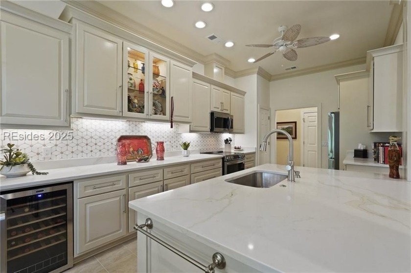 Fully renovated 3 bed/2.5 bath home in Moss Creek. Kitchen opens - Beach Home for sale in Hilton Head Island, South Carolina on Beachhouse.com