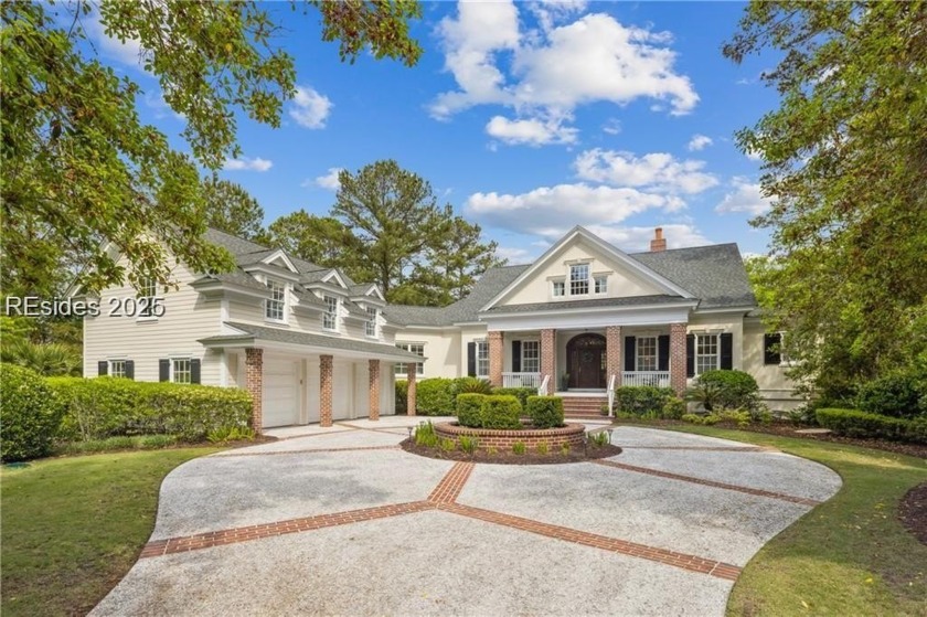 Relaxed Low Country elegance describes this 5BR/5.5BA home in - Beach Home for sale in Bluffton, South Carolina on Beachhouse.com