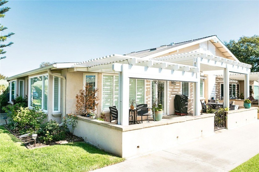 Beautifully upgraded end unit just steps from the golf course in - Beach Other for sale in Seal Beach, California on Beachhouse.com