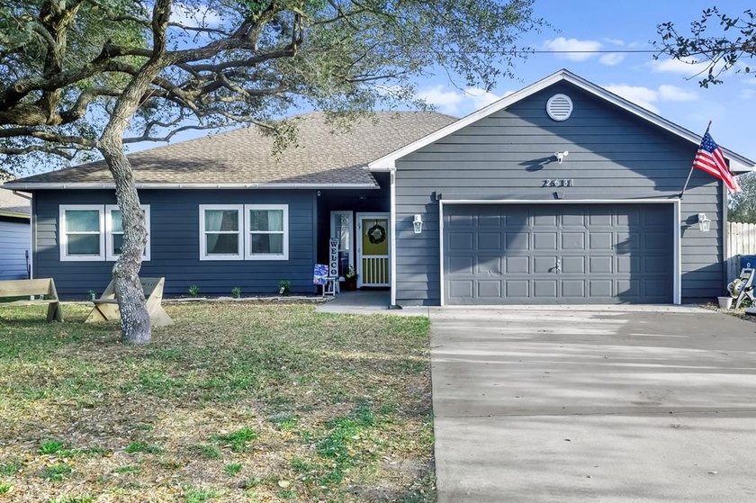 Beautiful 3-bedroom, 2-bath home with bonus office/study and - Beach Home for sale in Rockport, Texas on Beachhouse.com