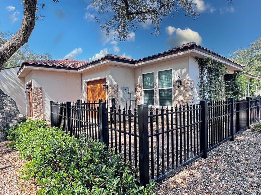 Stepping inside this townhome, you'll find an interior designed - Beach Home for sale in Rockport, Texas on Beachhouse.com