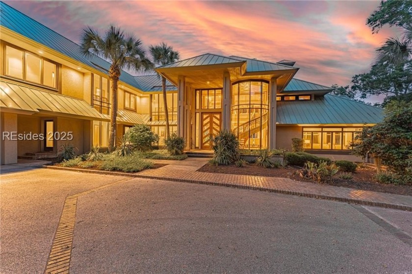 Stately, Sound front home with Ocean views. 199 ft of Waterfront - Beach Home for sale in Hilton Head Island, South Carolina on Beachhouse.com