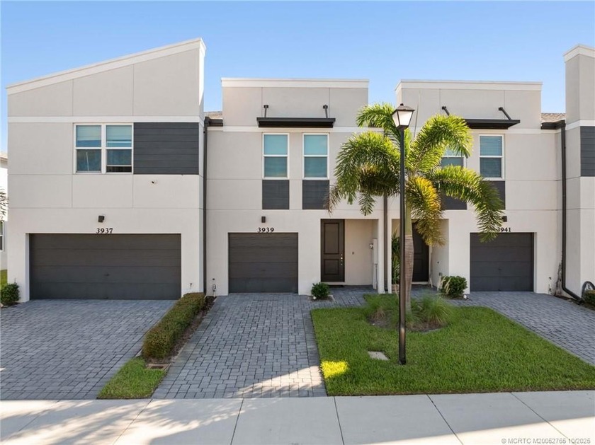 Welcome to your ''Life Convenience Oasis'' in the desirable - Beach Townhome/Townhouse for sale in Stuart, Florida on Beachhouse.com