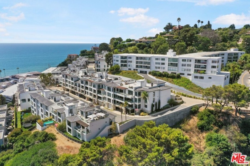 Enjoy this modern, newer construction home set above the - Beach Condo for sale in Pacific Palisades, California on Beachhouse.com