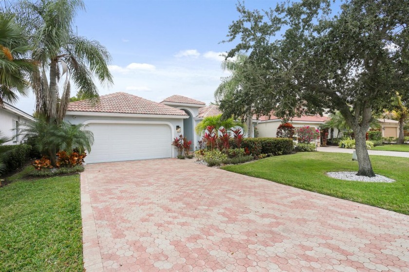 Rarely available, gorgeous Single-family courtyard pool home - Beach Home for sale in West Palm Beach, Florida on Beachhouse.com