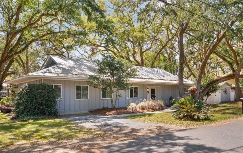 BIG PRICE REDUCTION- PRICED $108K BELOW RECENT APPRAISAL. GREAT - Beach Home for sale in Saint Simons, Georgia on Beachhouse.com