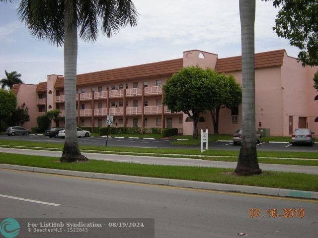 COME SEE THIS ADORABLE 1 BED /1.5 BATHS WITH 750 SQUARE FEET - Beach Condo for sale in Sunrise, Florida on Beachhouse.com