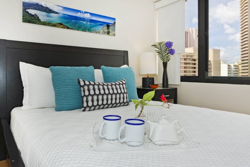 Great Location - Secure Building! Perfect for Monthly Stays! - Beach Vacation Rentals in Honolulu, Hawaii on Beachhouse.com
