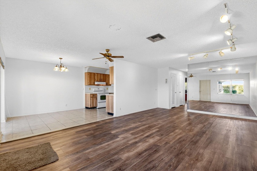 **PRICE IMPROVEMENT** Beautiful Move-In-Ready villa located in - Beach Home for sale in West Palm Beach, Florida on Beachhouse.com