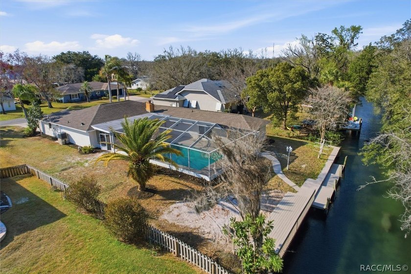 There's a party on 5th Ave! Welcome to this spacious 4 bedroom - Beach Home for sale in Crystal River, Florida on Beachhouse.com