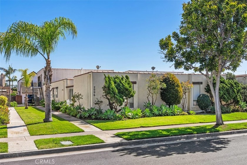 Located in the highly desirable downtown area of Huntington - Beach Townhome/Townhouse for sale in Huntington Beach, California on Beachhouse.com