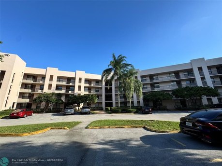 Great location for the best phase (4) of Sunrise Lakes with a - Beach Condo for sale in Sunrise, Florida on Beachhouse.com