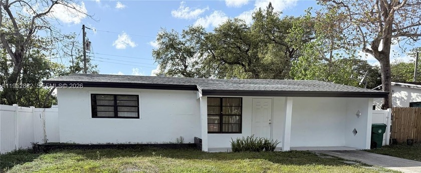 Updated, spacious, single-family home with huge new fenced in - Beach Home for sale in Dania, Florida on Beachhouse.com