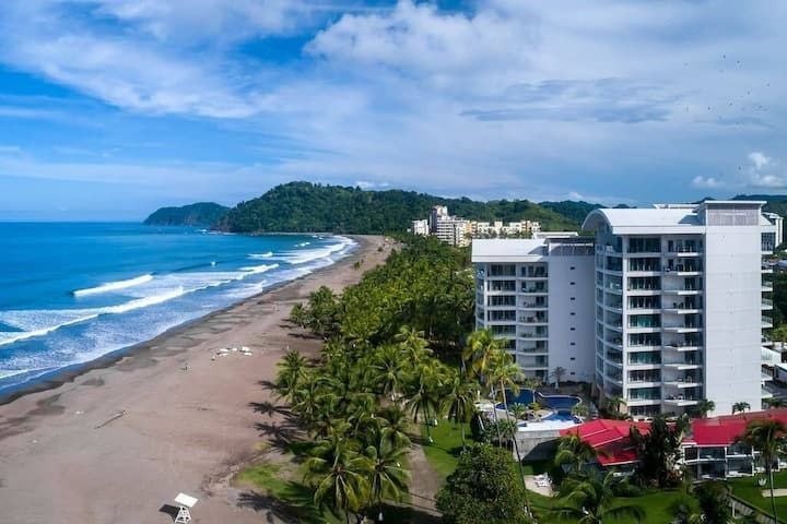 Diamante del Sol: Luxury Condo with Ocean Views

Exclusive - Beach Condo for sale in Jacó,  on Beachhouse.com