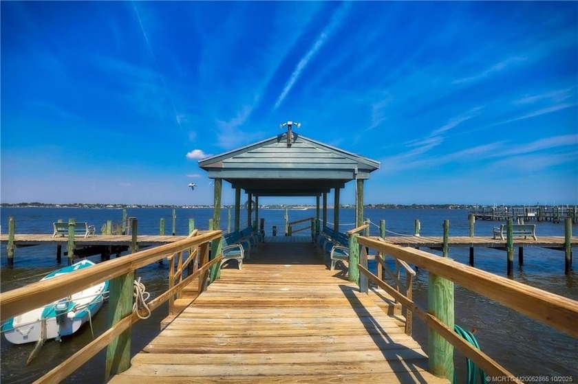 THIS PLACE IS FABULOUS!! 2 Bedroom/2 Bathroom totally UPGRADED - Beach Condo for sale in Stuart, Florida on Beachhouse.com