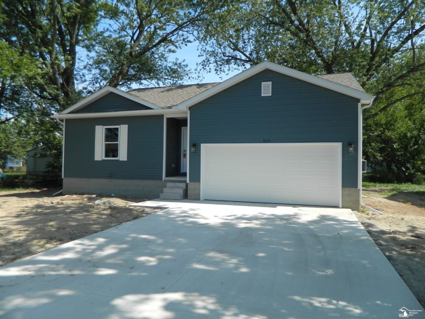 Wonderful new construction ready for immediate occupancy.  Ranch - Beach Home for sale in Monroe, Michigan on Beachhouse.com