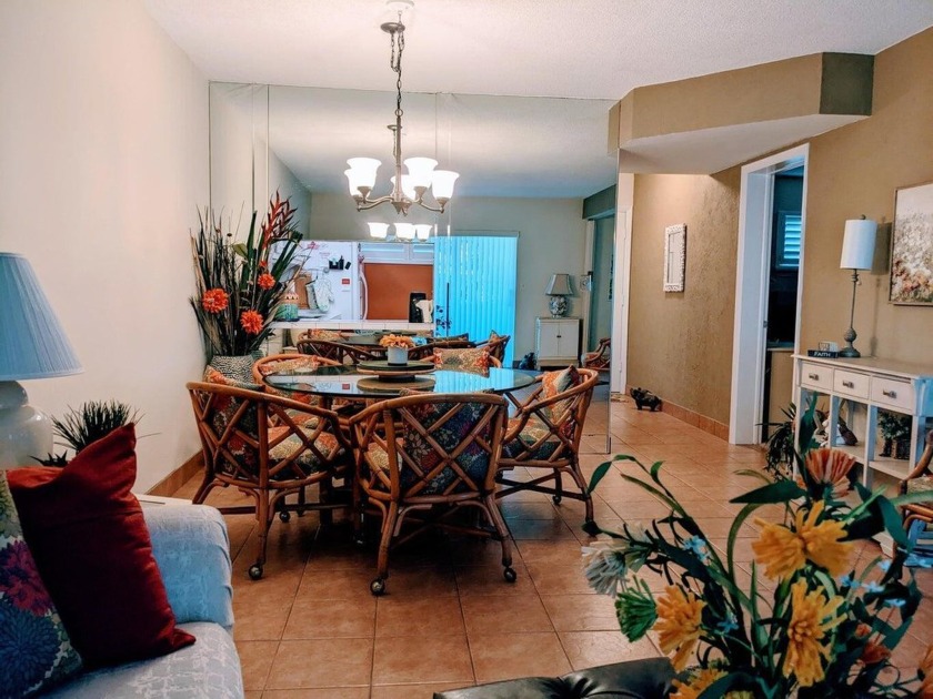 Perfect 1st floor convertible.  Minutes to beach.  Tons of - Beach Condo for sale in Palm Springs, Florida on Beachhouse.com