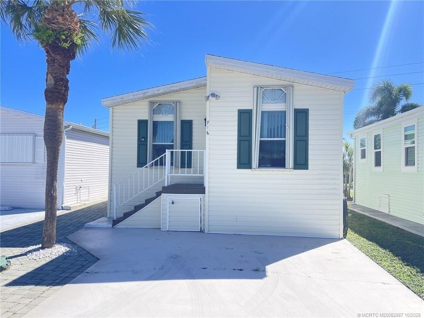 Welcome to Paradise !! Fully remodeled 2-bedroom, 1 1/2-bath - Beach Home for sale in Jensen Beach, Florida on Beachhouse.com