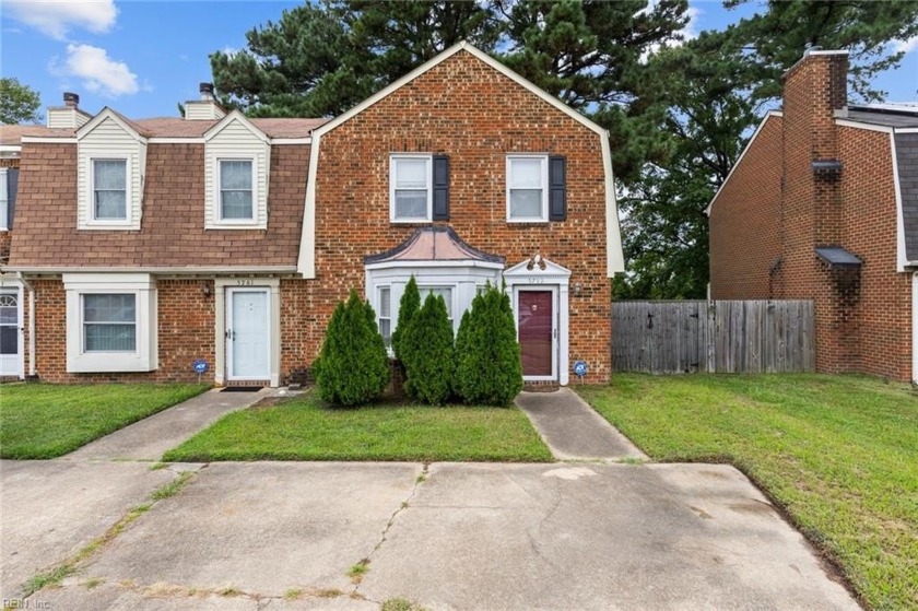 This well-maintained, end-unit townhome offers the perfect blend - Beach Townhome/Townhouse for sale in Portsmouth, Virginia on Beachhouse.com