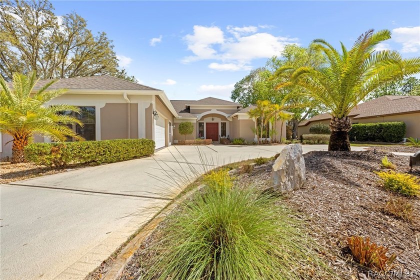Elegant Golf Course Living in Prestigious Silverthorn! Welcome - Beach Home for sale in Spring Hill, Florida on Beachhouse.com