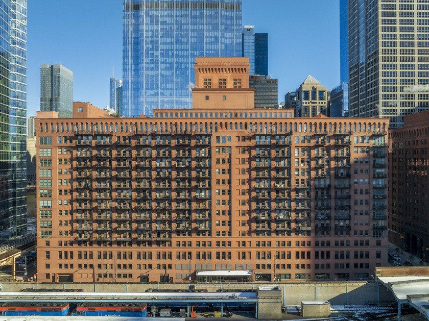 Spacious and stunning 2bed 2bath + bonus room loft located in - Beach Condo for sale in Chicago, Illinois on Beachhouse.com