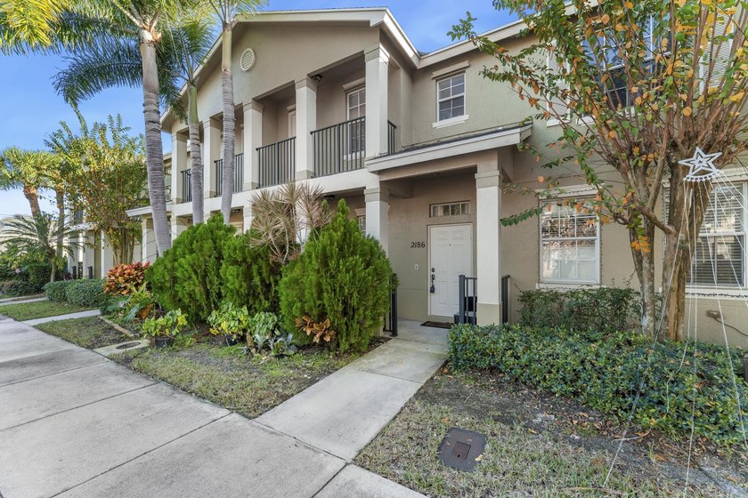 Spacious and well-maintained 3-bedroom, 2.5-bath townhouse with - Beach Townhome/Townhouse for sale in Port Saint Lucie, Florida on Beachhouse.com