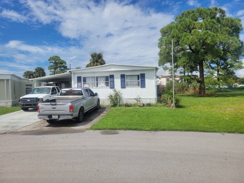 Charming 2-Bedroom, 2-Bath Mobile Home in a Prime Location - Beach Home for sale in West Palm Beach, Florida on Beachhouse.com