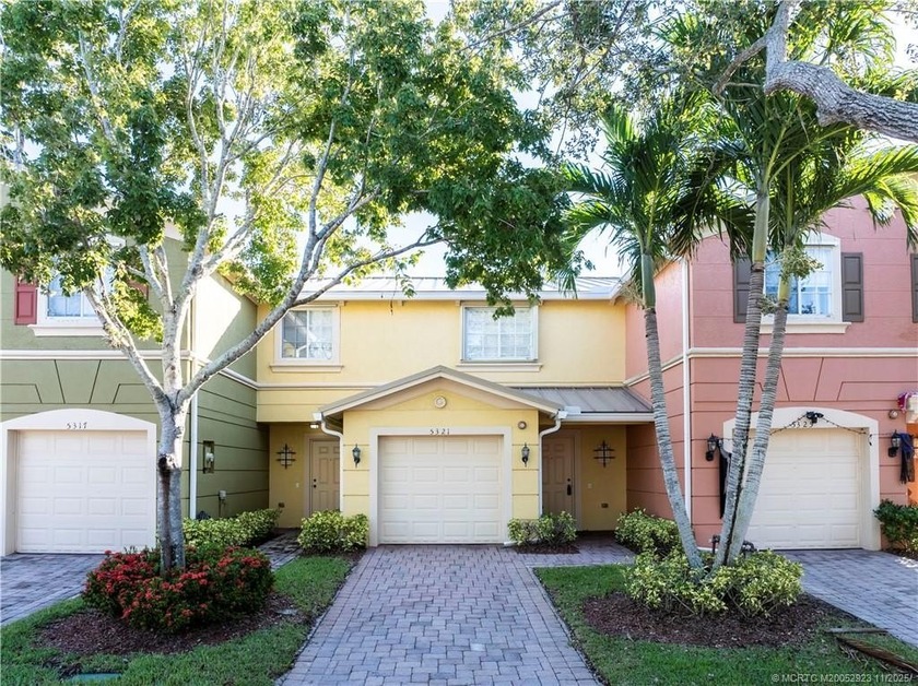 First time on the market--this neat and inviting 2 bedroom, 2.5 - Beach Townhome/Townhouse for sale in Stuart, Florida on Beachhouse.com