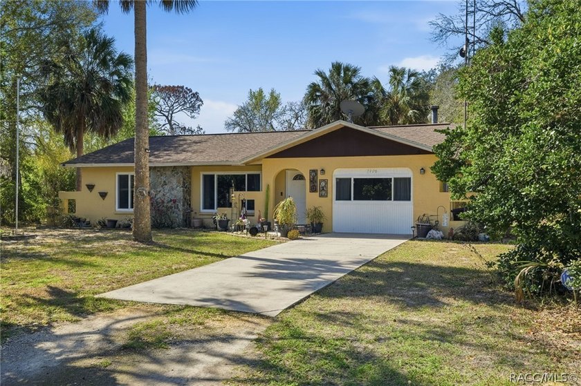 *New Roof credit available*. New A/C (2024) Windows (2025) - Beach Home for sale in Homosassa, Florida on Beachhouse.com