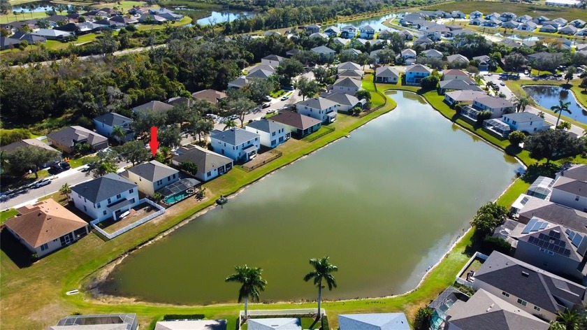 This beautifully maintained and move in ready home tucked away - Beach Home for sale in Palmetto, Florida on Beachhouse.com