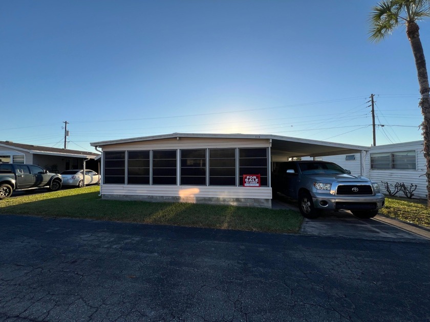Beautifully renovated double wide 2/2 in a clean riverfront 55+ - Beach Home for sale in Ellenton, Florida on Beachhouse.com