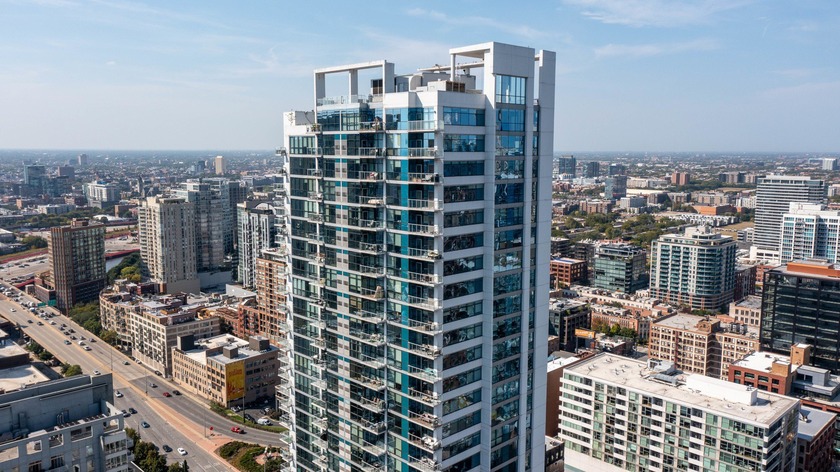 BEST PRICE on a one bedroom at the highly sought after Silver - Beach Condo for sale in Chicago, Illinois on Beachhouse.com