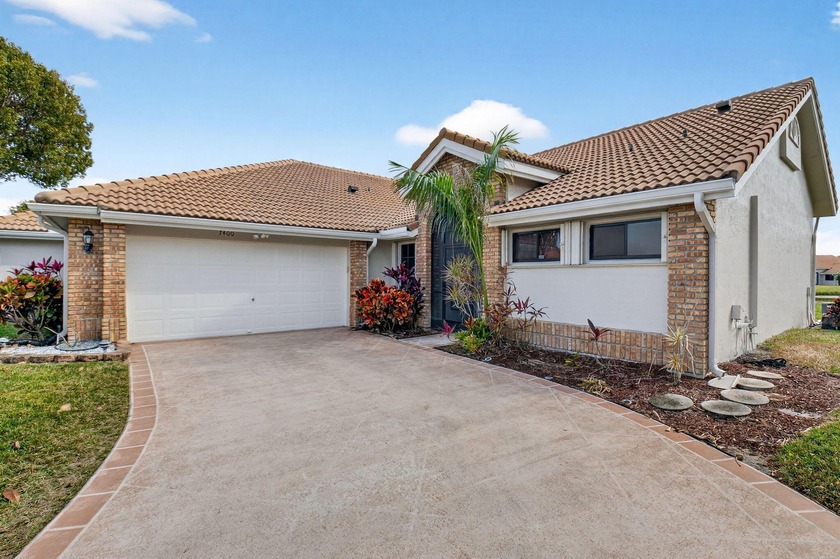 Welcome home to your REMODELED 2BR/2BA/2gargage bright & - Beach Home for sale in Boynton Beach, Florida on Beachhouse.com