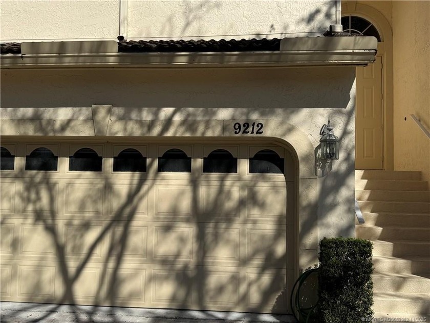 3 bedroom, 2 1/2 bath lakefront townhouse Castle Pines within - Beach Condo for sale in Port Saint Lucie, Florida on Beachhouse.com