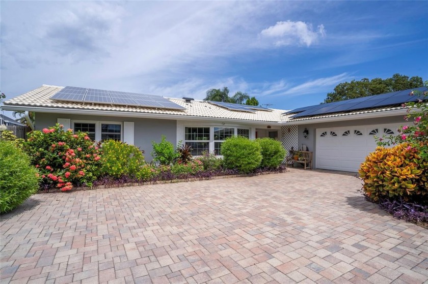 Beautiful well maintained energy efficient 2,446 sq ft family - Beach Home for sale in Clearwater, Florida on Beachhouse.com