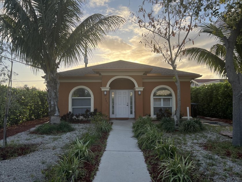 Beautiful 2007 CBS home on large corner lot with modern split - Beach Home for sale in Lake Worth Beach, Florida on Beachhouse.com