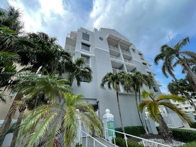 LOCATION!!LOCATION!!! CONDO IN MIAMI BEACH ONLY 10 MIN TO THE - Beach Condo for sale in Miami Beach, Florida on Beachhouse.com