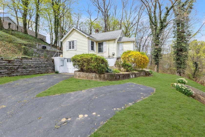 Investor Special - Full Rehab Opportunity! This 2-bedroom - Beach Home for sale in Huntington, New York on Beachhouse.com