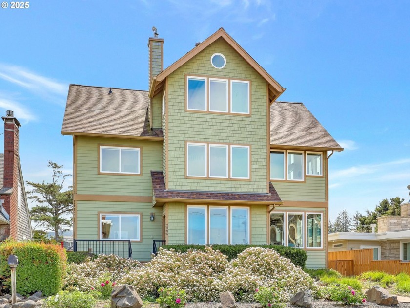 Spacious home with ocean views in Southwest Seaside! This 3,206 - Beach Home for sale in Seaside, Oregon on Beachhouse.com