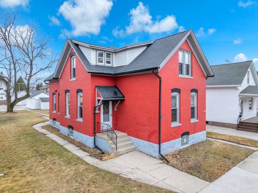 Turnkey duplex perfect for house hacking or a rock-solid - Beach Home for sale in Sheboygan, Wisconsin on Beachhouse.com