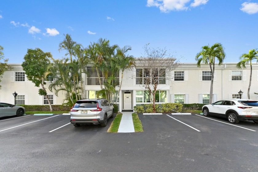 Welcome to the prestigious Bay Colony Club, where this stunning - Beach Condo for sale in Fort Lauderdale, Florida on Beachhouse.com