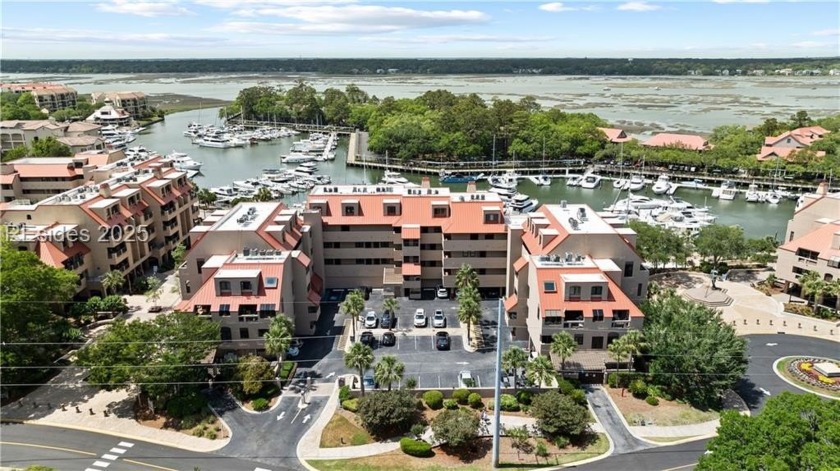 This beautifully updated 2bed, 2bath Harbourside II villa offers - Beach Condo for sale in Hilton Head Island, South Carolina on Beachhouse.com