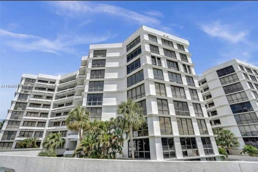 BEST PRICE IN THE BUILDING!!! Unique opportunity to own a - Beach Condo for sale in Miami, Florida on Beachhouse.com