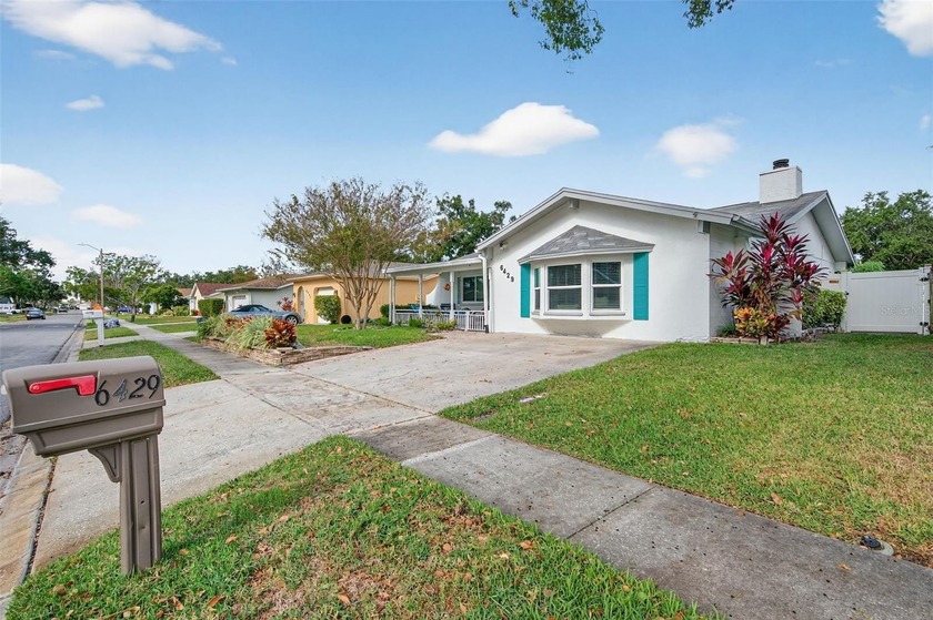 Welcome to the perfect blend of comfort, style, and Florida fun! - Beach Home for sale in Pinellas Park, Florida on Beachhouse.com