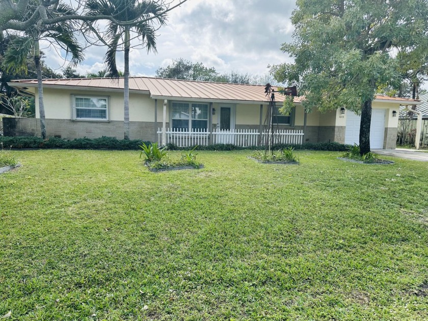 Come enjoy the island life at one of Boynton Beach best kept - Beach Home for sale in Boynton Beach, Florida on Beachhouse.com