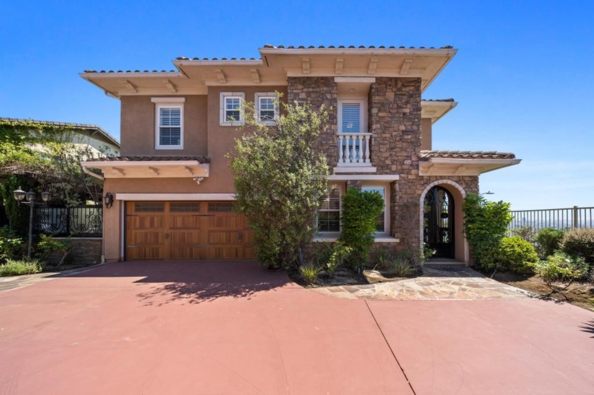 Immerse yourself in NATURAL LIGHT and breathtaking VIEWS - Beach Home for sale in Long Beach, California on Beachhouse.com