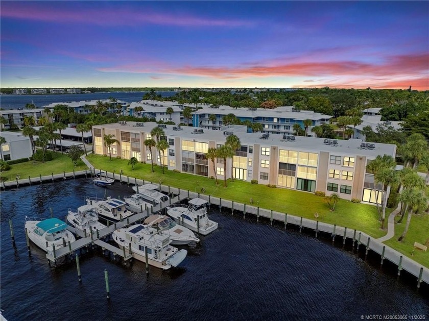 Welcome to Circle Bay Yacht Club, where the boater's dream comes - Beach Condo for sale in Stuart, Florida on Beachhouse.com