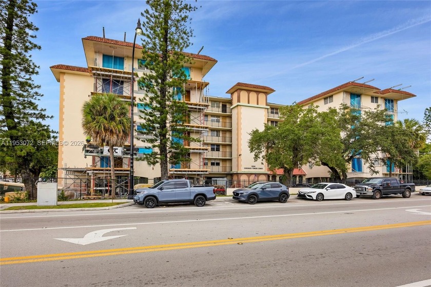 Bright, spacious and well maintained 1/1 condo in the heart of - Beach Condo for sale in North Miami, Florida on Beachhouse.com