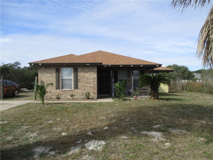 VERY NICE WELL-MAINTAINED HOME ON A LARGE LOT (65X150).  THREE - Beach Home for sale in Aransas Pass, Texas on Beachhouse.com