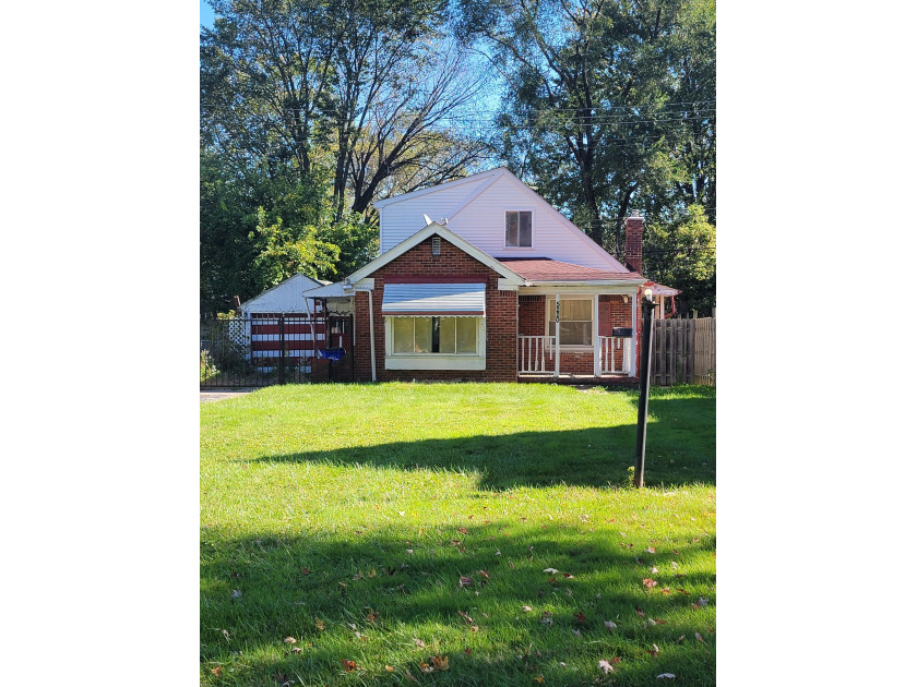 Great investment property set on a huge double lot, A huge - Beach Home for sale in Detroit, Michigan on Beachhouse.com